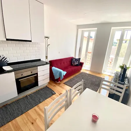 20-2 Lisbon Castle View Apartment With French Terrace-3